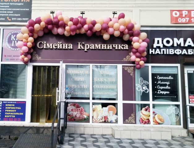 Брендування вітрин 12