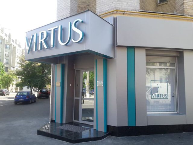 Козирки та вхідна група 7